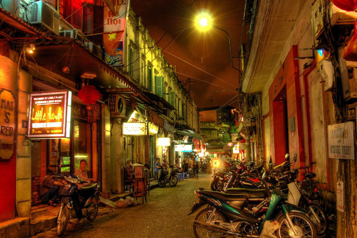 Ha Noi at night