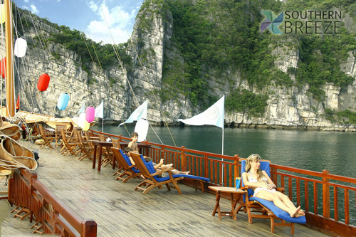 Ha Long - Valentine Cruise