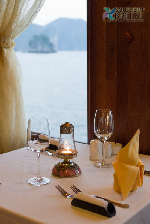 Ha Long - Valentine Cruise