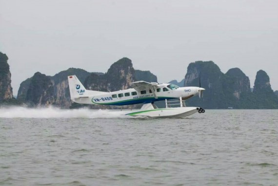 空と海から楽しむ!世界遺産ハロン湾遊覧飛行付きハロン湾クルーズツアー(昼食付)※往復高速道路利用 ※クルーズ船は混乗となります。※昼食の際は他のお客様とご一緒に食事する場合もございます。 空と海から楽しむ!世界遺産ハロン湾遊覧飛行付きハロン湾クルーズツアー(昼食付)※往復高速道路利用 ※クルーズ船は混乗となります。※昼食の際は他のお客様とご一緒に食事する場合もございます。