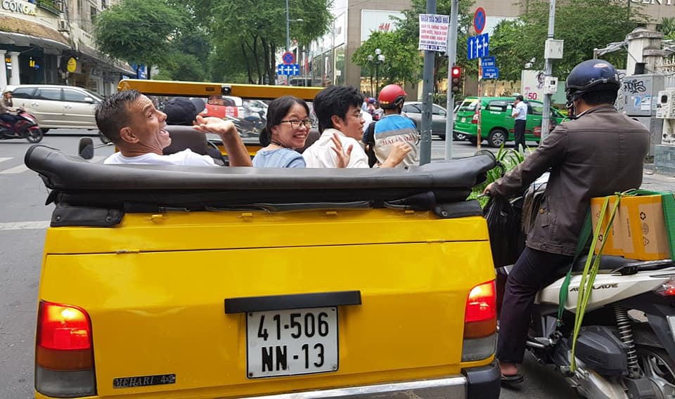 の画像 【午後発】シトロエンのクラシックカーでめぐる!ホーチミン ストリートフード ツアー  夕食付(4時間プラン/英語ガイド) #1